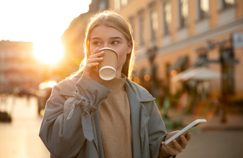 Врач объяснил, почему нельзя пить кофе сразу после сна