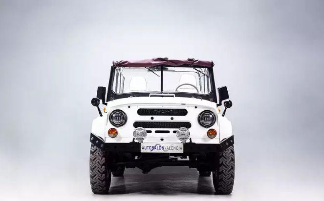 Дилер из Валенсии продает роскошный УАЗ-469, доработанный именитым ателье