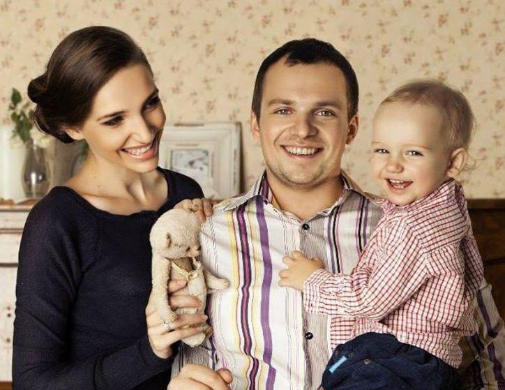 Вдова Алексея Янина впервые вышла на сцену после похорон актера