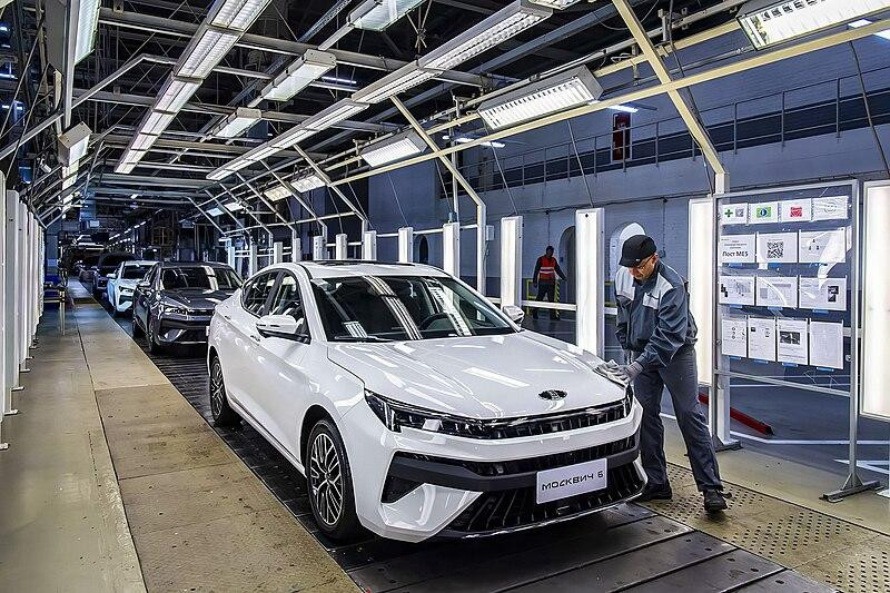 Первый владелец «Москвича 6» поделился впечатлениями о новинке