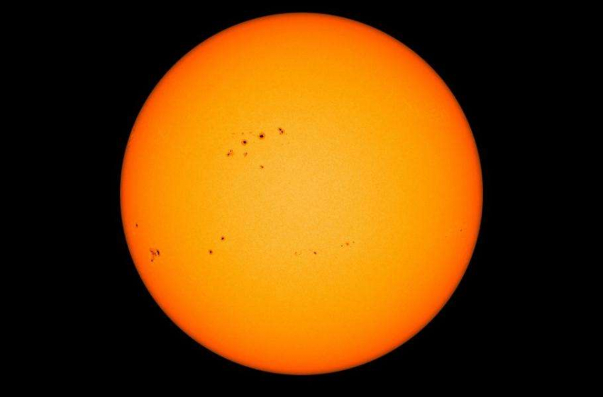 Угроза солнечной бури: на Солнце образовалось большое скопление солнечных пятен