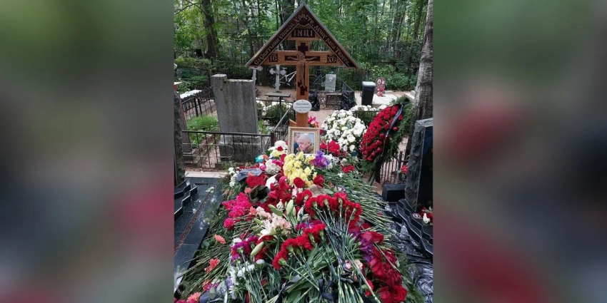 «Его очень любили женщины» Что происходит на могиле главы ЧВК «Вагнер» Евгения Пригожина